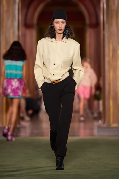 Look 49